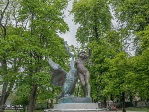 Fontanna z rzeźbą "Chłopiec z łabędziem" w Gliwicach
