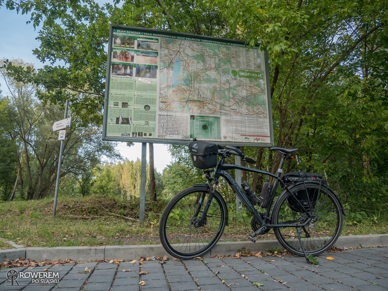 Tablica informacyjna w Parku Zielona w Dąbrowie Górniczej