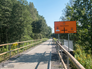 Żelazny Szlak Rowerowy - tablica informująca o skrzyżowaniu szlaków