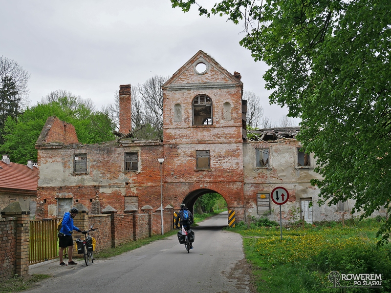Ruiny Zespołu Pałacowego w Różance