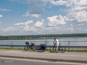 Droga rowerowa wzdłuż jeziora Rybnickiego