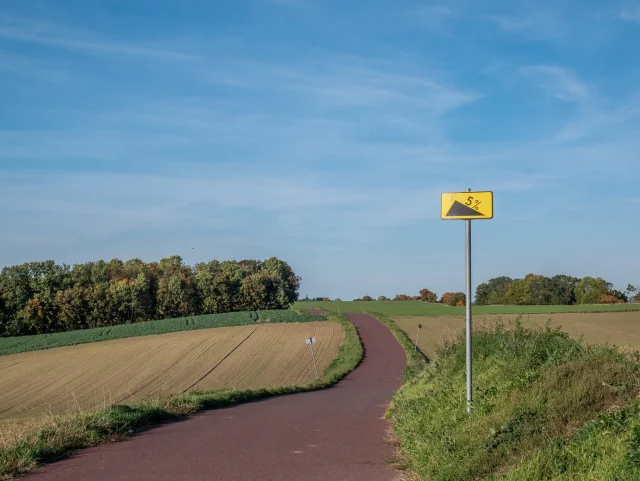 Co powiecie na rowerowy weekend poza śląskim? Mam dla Was ciekawą propozycję!

WIŚLANA TRASA ROWEROWA NA KOCIEWIU

@kociewie to malowniczy, pagórkowaty region o bogatej historii i pięknej przyrodzie. Znajduje się na terenie dwóch województw: pomorskiego i kujawsko-pomorskiego. Jego wschodnią granicą jest Wisła i właśnie słynny szlak wzdłuż niej polecam wybrać pierwszego dnia na Kociewiu. Odwiedzicie jedne z najstarszych miast Pomorza, zobaczycie średniowieczne zamki krzyżackie, a także znajdziecie dużo spokoju obserwując Wisłę z punktów widokowych. Trasa liczy 76km i prowadzi z Twardej Góry do Tczewa. Obie te miejscowości połączone są linią kolejową, więc logistycznie jest łatwy do zaplanowania.

Więcej praktycznych informacji o tej trasie otrzymacie z blogowego tekstu:
https://roweremposlasku.pl/kociewie-rowerowy-weekend/
Tam poczytacie też więcej o Kociewiu oraz znajdziecie inne propozycje wycieczek po tym malowniczym regionie.

#rowerempopolsce #rzekidlarowerow #rowerowo #podrozerowerowe #roweremposlasku #rowerempośląsku #biketrip #bikelife #wyprawarowerowa #turystykarowerowa #biketravel #szlakirowerowe #rowerowelove #wycieczkarowerowa #kociewie #tczew #drogarowerowa #velo